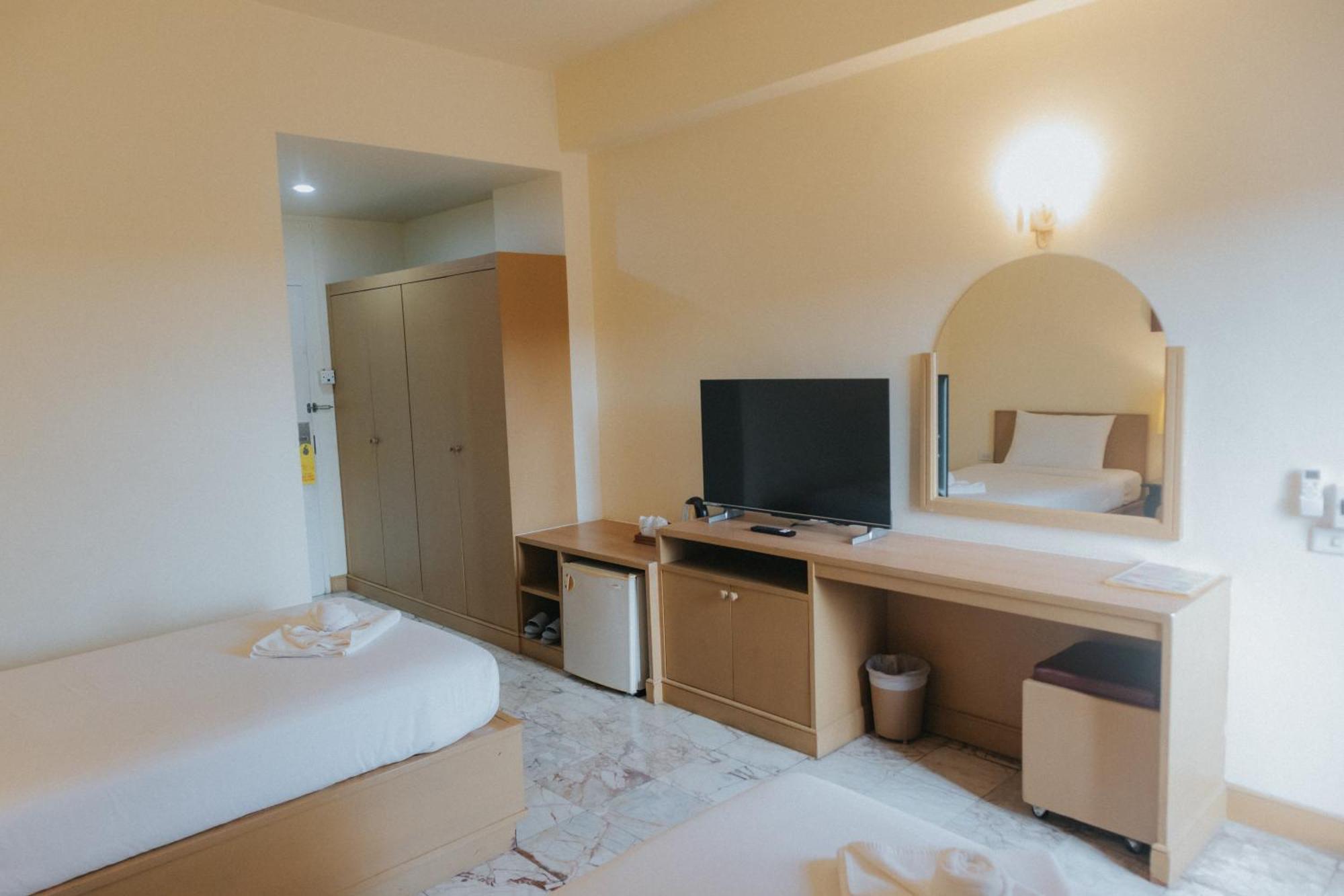 Nonthaburi Palace Hotel Экстерьер фото