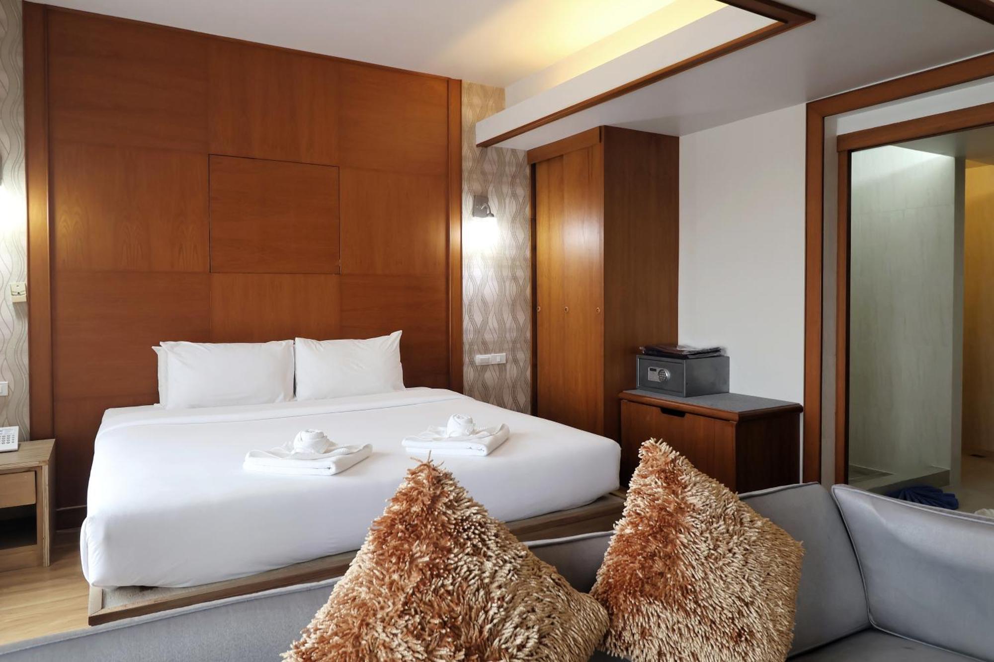 Nonthaburi Palace Hotel Экстерьер фото